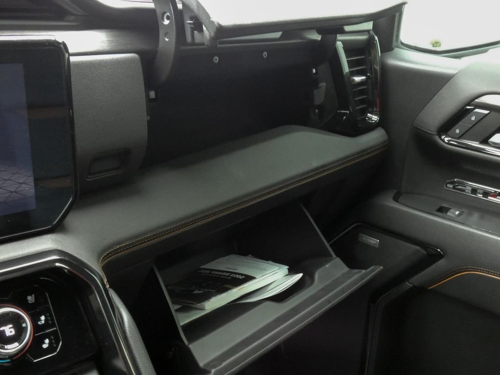 Used 2023 White GMC AT4 image 33