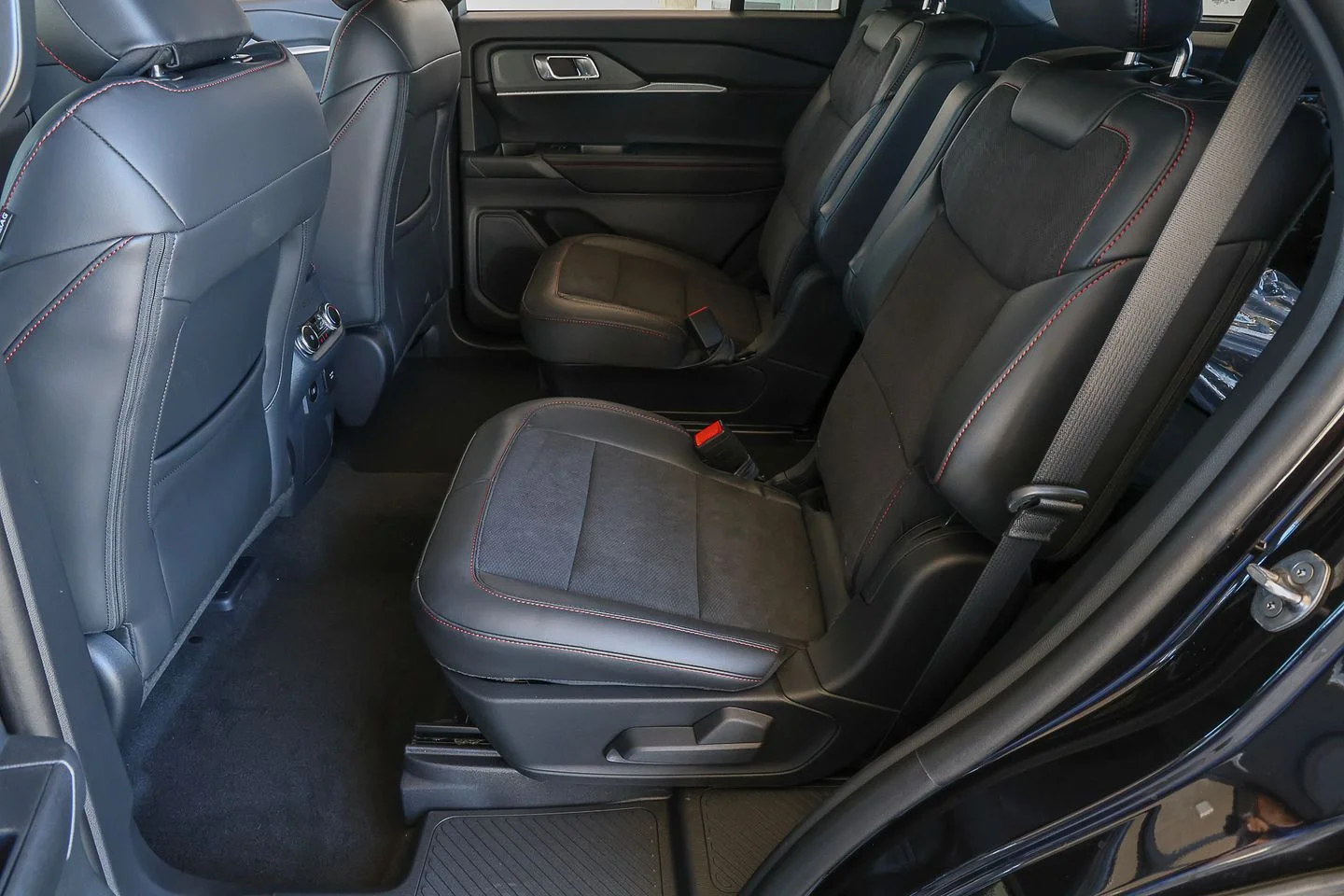 New 2026 Agate Black Metallic Ford ST image 33