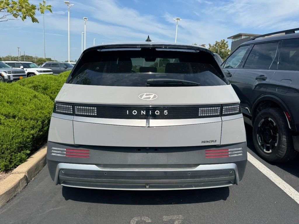 Used 2025 Gray Hyundai SE image 3