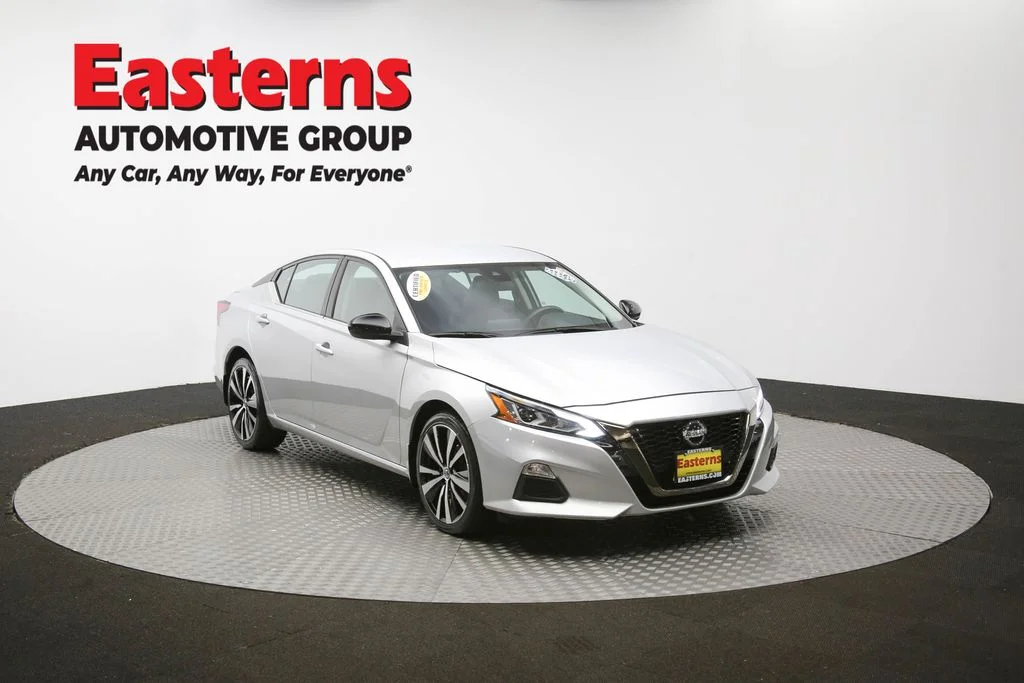Used 2022 Silver Nissan 2.5 SR image 46