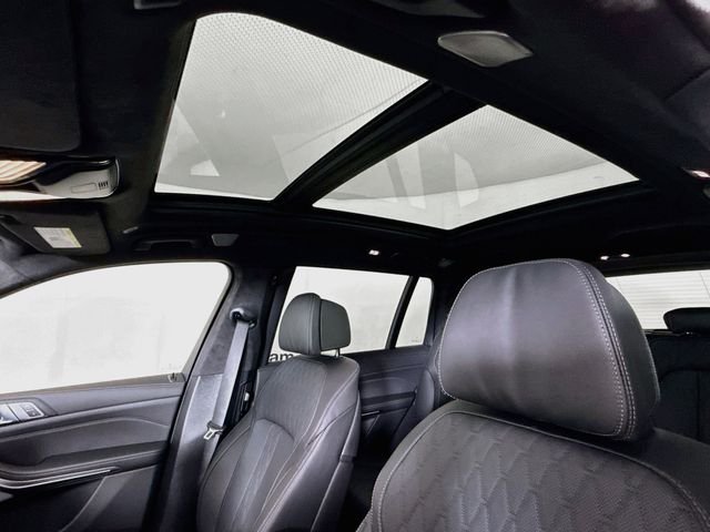 New 2027 Black Sapphire Metallic BMW M60i image 23