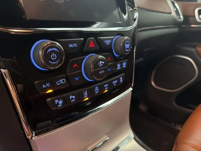 Used 2020 Diamond Black Crystal Pearlcoat Jeep Summit image 29