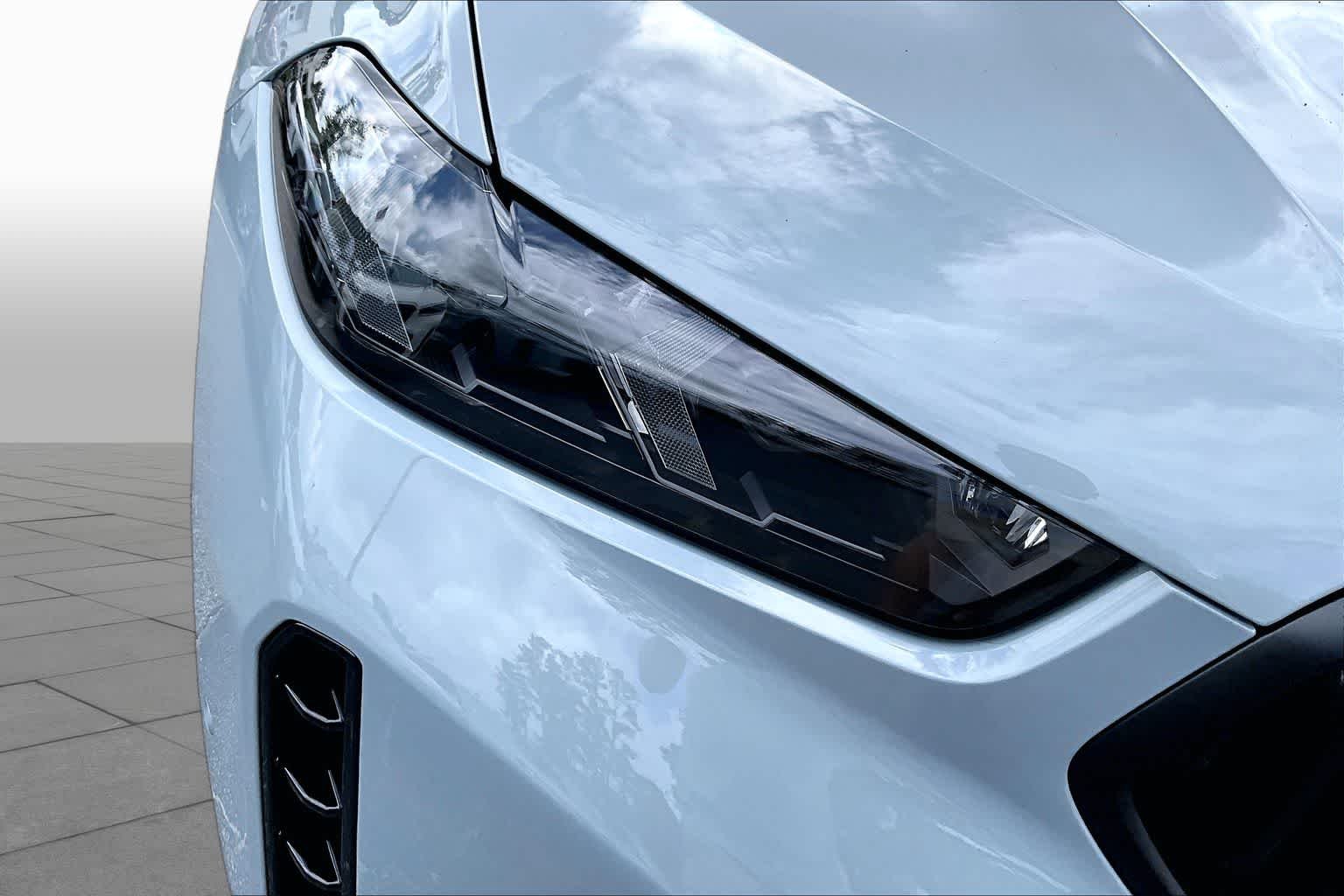 New 2027 Brooklyn Grey Metallic BMW xDrive40i image 13