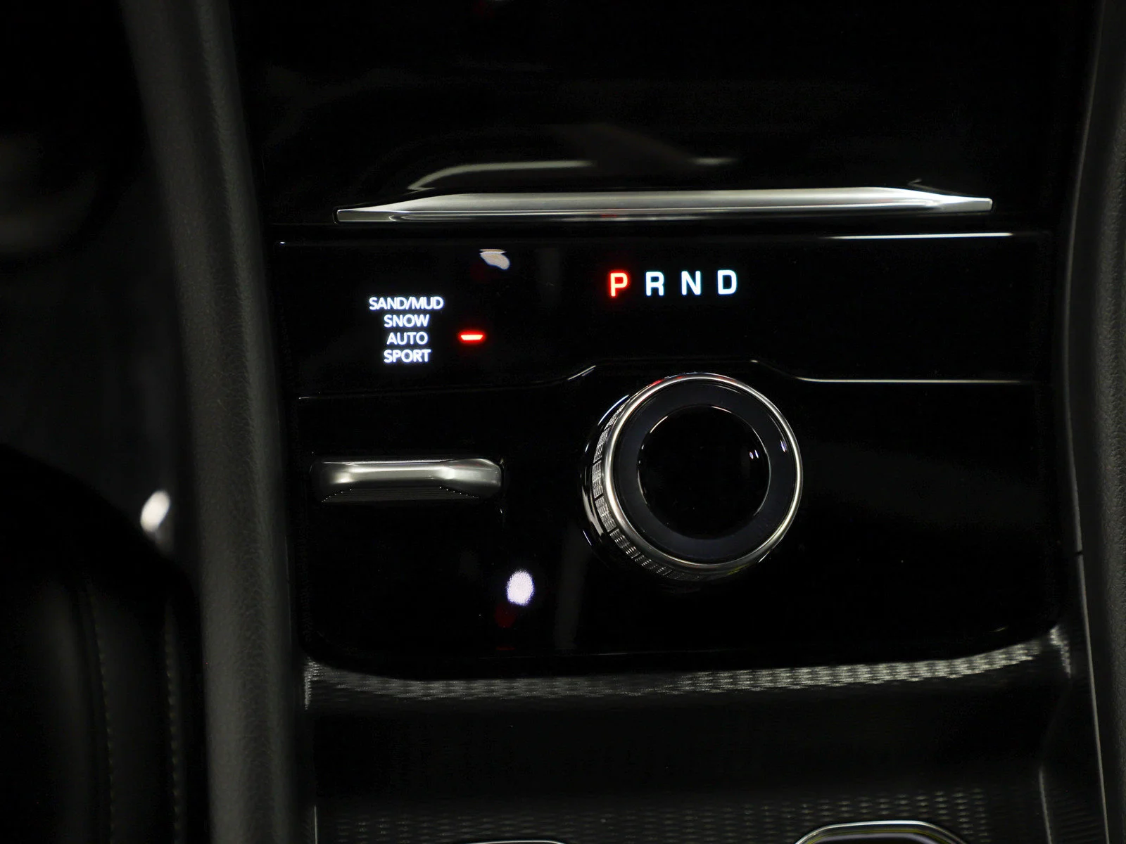 Used 2025 Diamond Black Crystal Pearlcoat Jeep Limited image 22