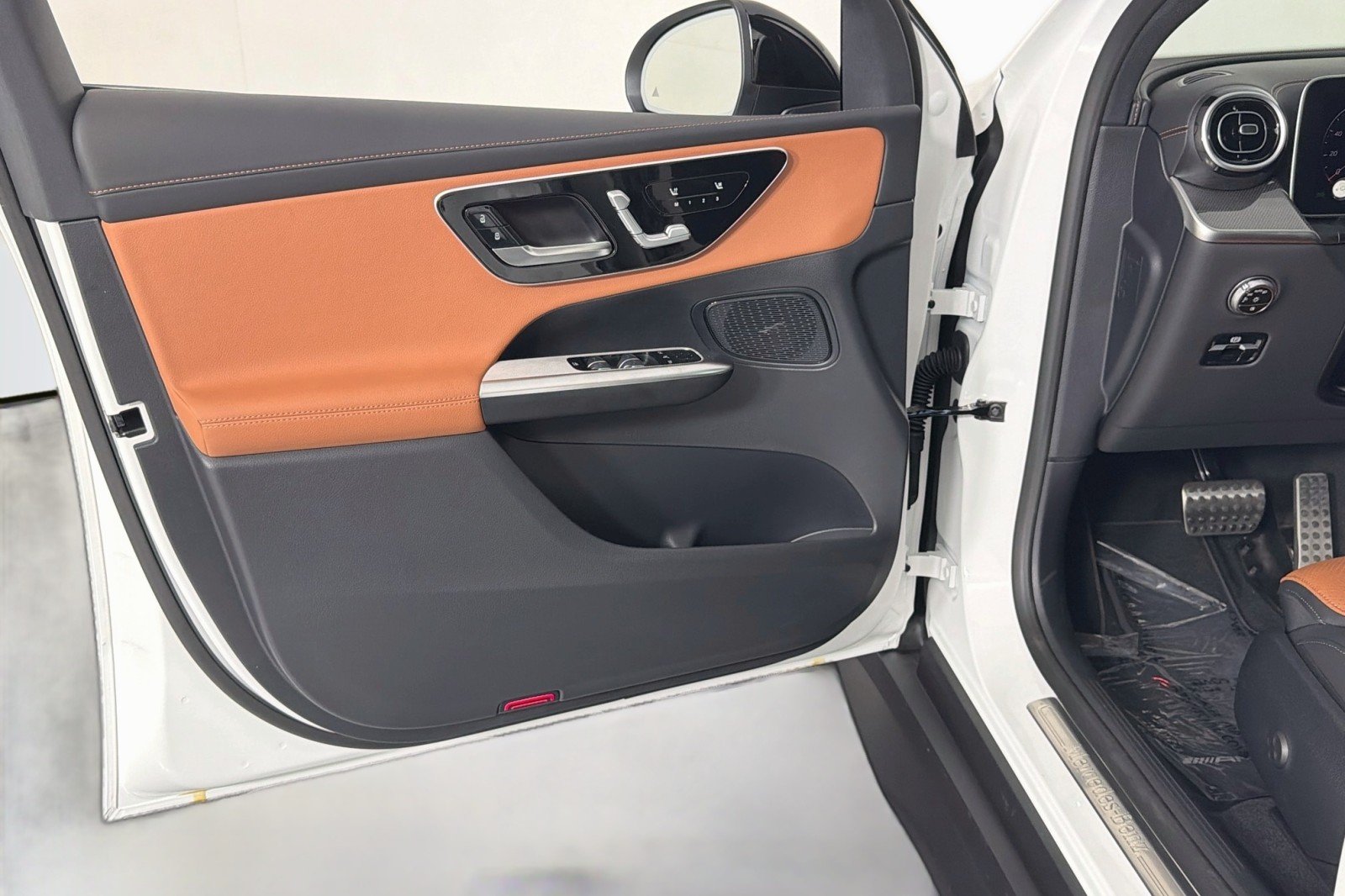 New 2026 Polar White Mercedes-Benz GLC 300 SUV image 20