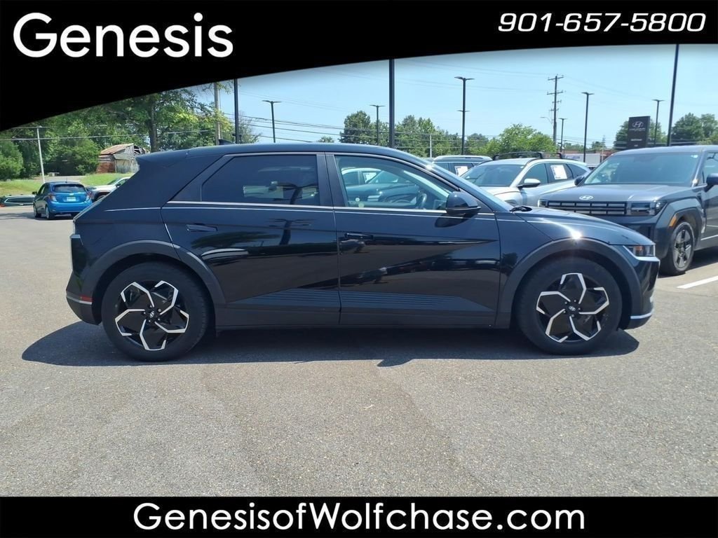 Certified Used 2023 Black Hyundai SE image 6