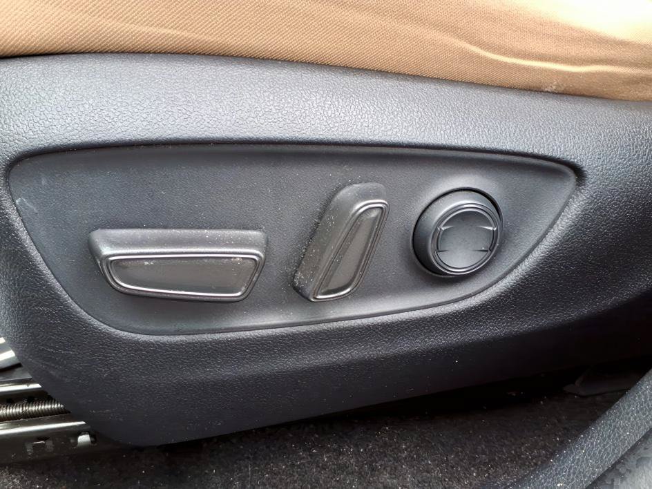 Used 2022 Lunar Rock Toyota XLE image 16