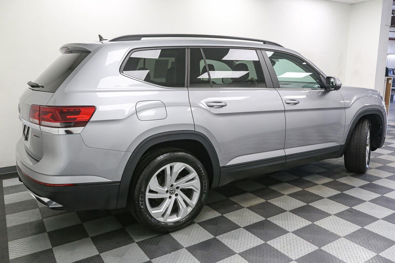 Used 2022 Pyrite Silver Metallic Volkswagen 3.6L V6 SE w/Technology image 10