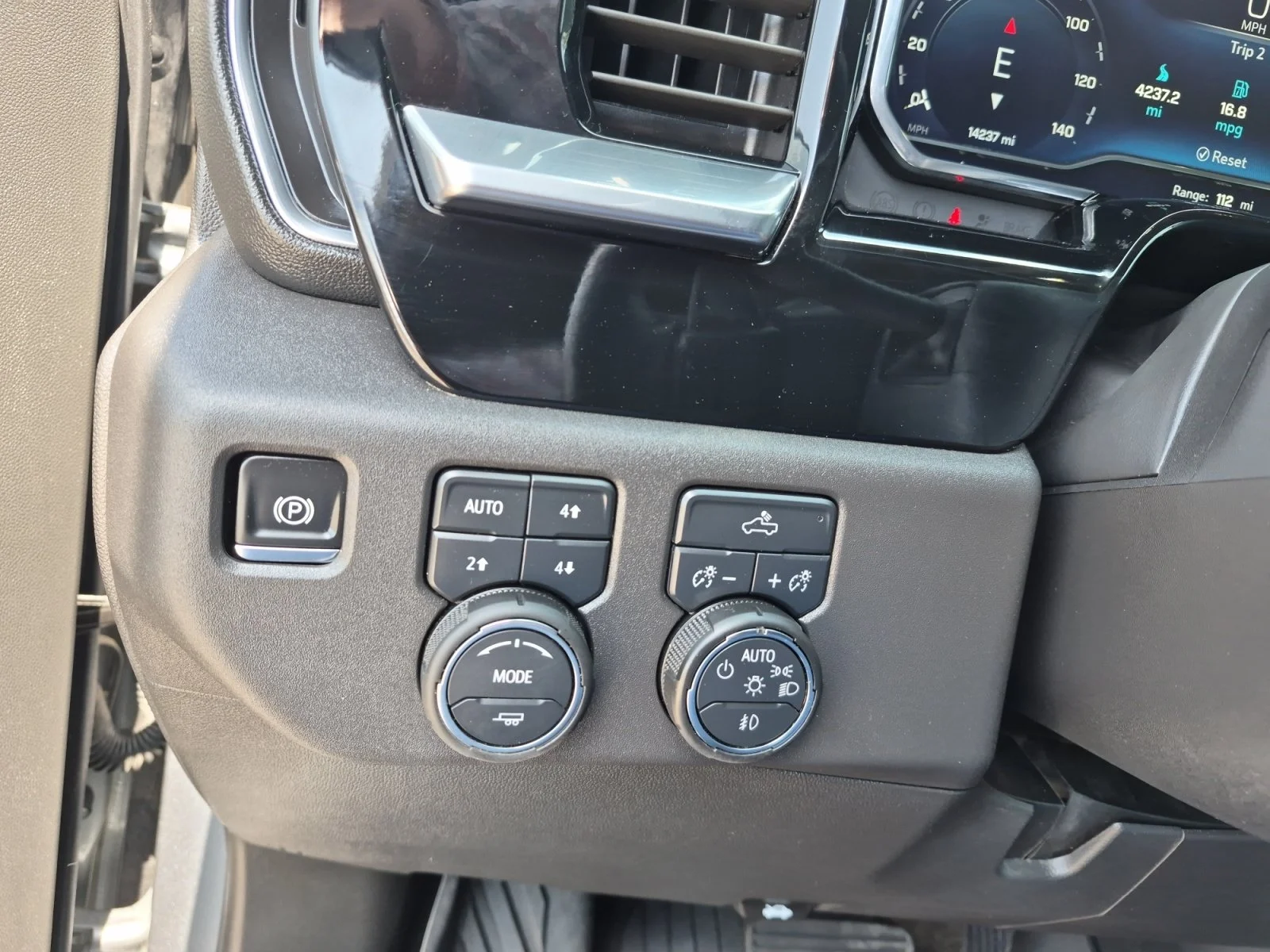 Used 2025 Sterling Gray Metallic Chevrolet LT Trail Boss image 27