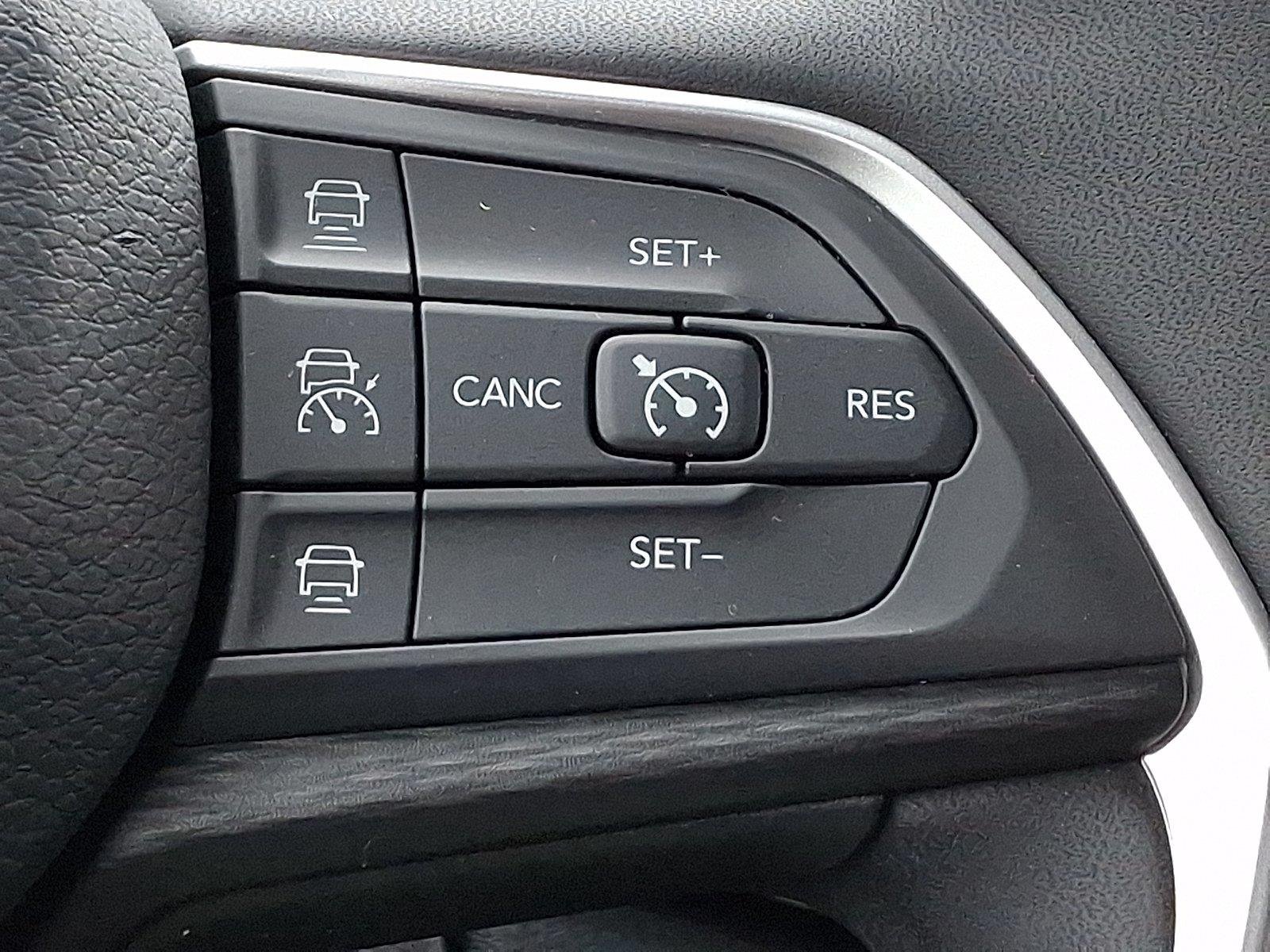 Used 2023 Diamond Black Crystal Pearlcoat Jeep Altitude X image 24
