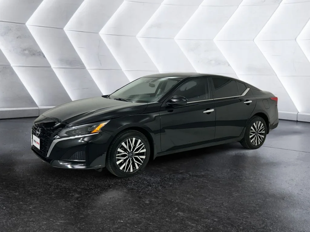 Used 2024 Black Nissan 2.5 SV image 3