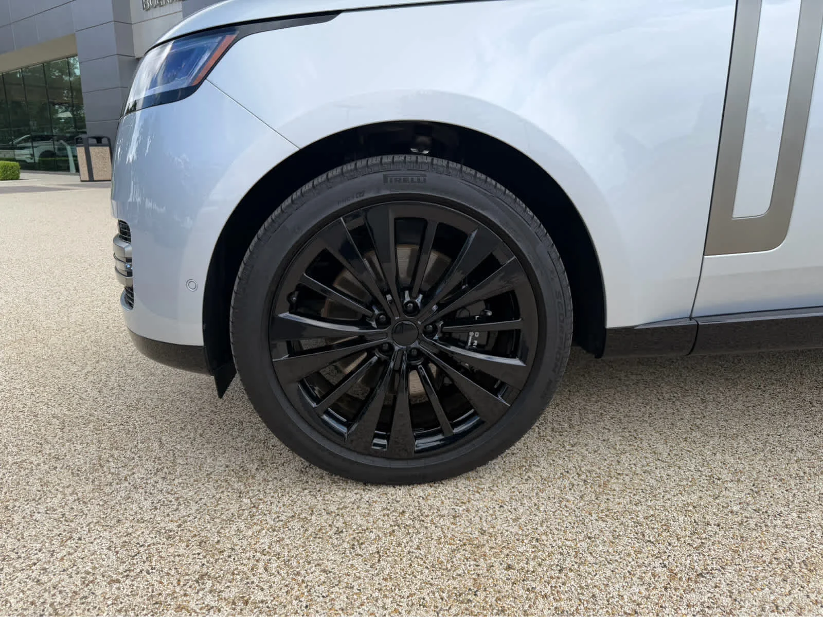2025 Land Rover Range Rover SE - Photo 11