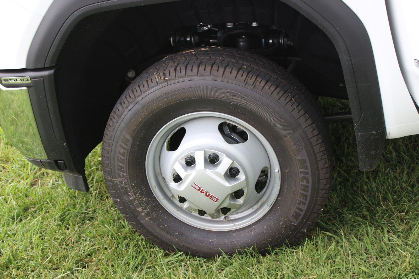 New 2026 Summit White GMC Pro image 24