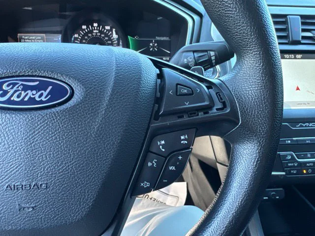 Used 2019 Gray Ford SE image 24