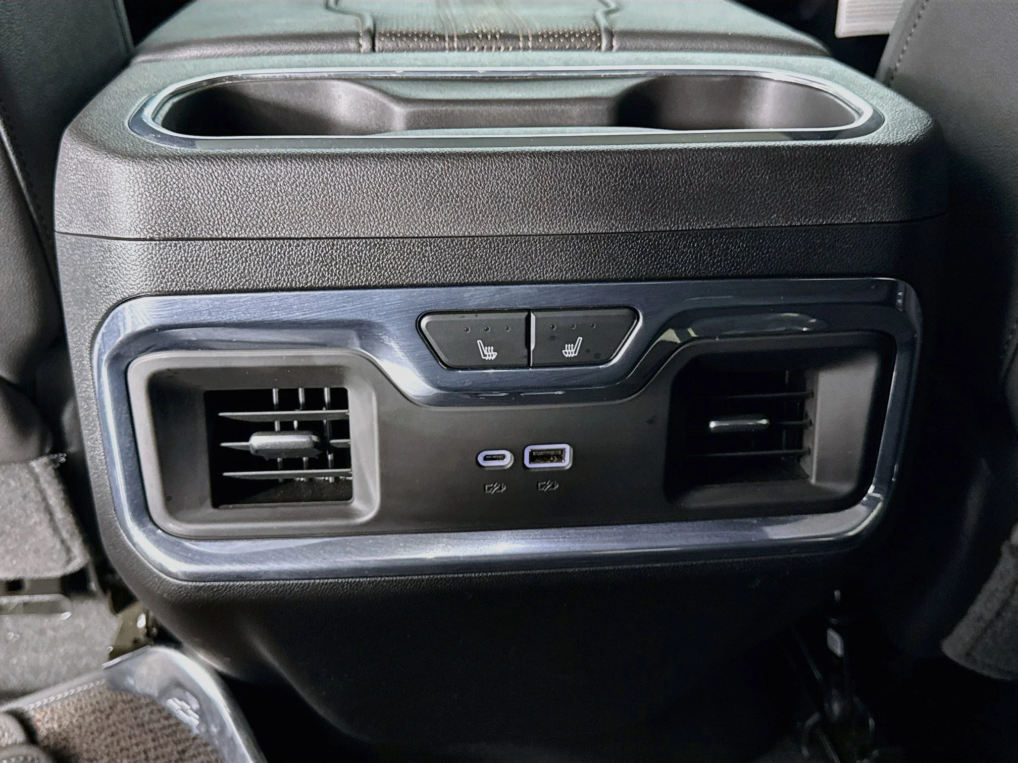 Used 2025 Iridescent Pearl Tricoat Chevrolet High Country DRW image 28
