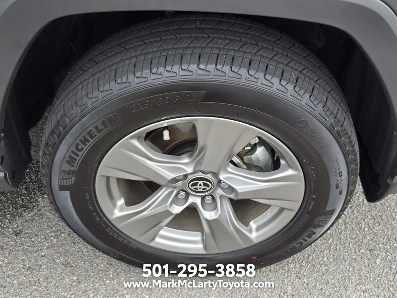 Used 2025 Magnetic Gray Metallic TOYOTA HYBRID XLE AWD image 18