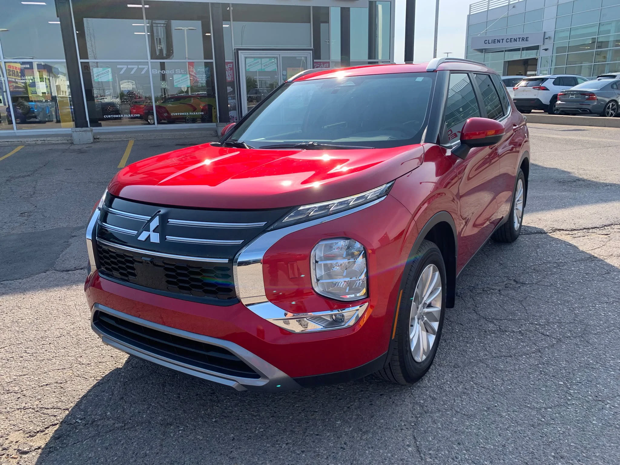 Certified Used 2025 Red Diamond Mitsubishi SE S-AWC*7 Pass | Htd Seats | Pano Roof | Htd Wheel | Yamaha Audio | Blind Spot Detection | CarPlay image 3