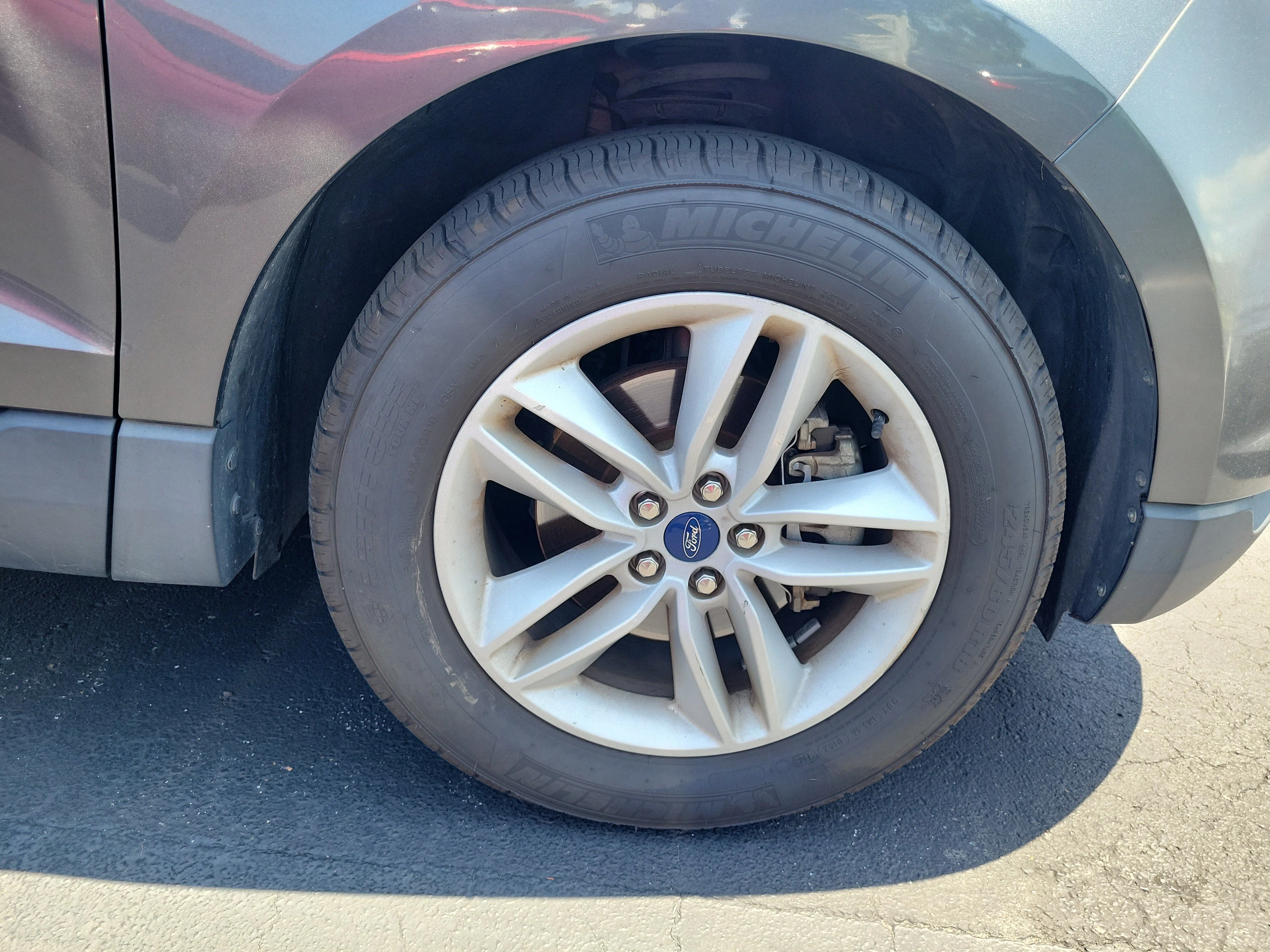 Used 2017 Gray Ford SEL image 2