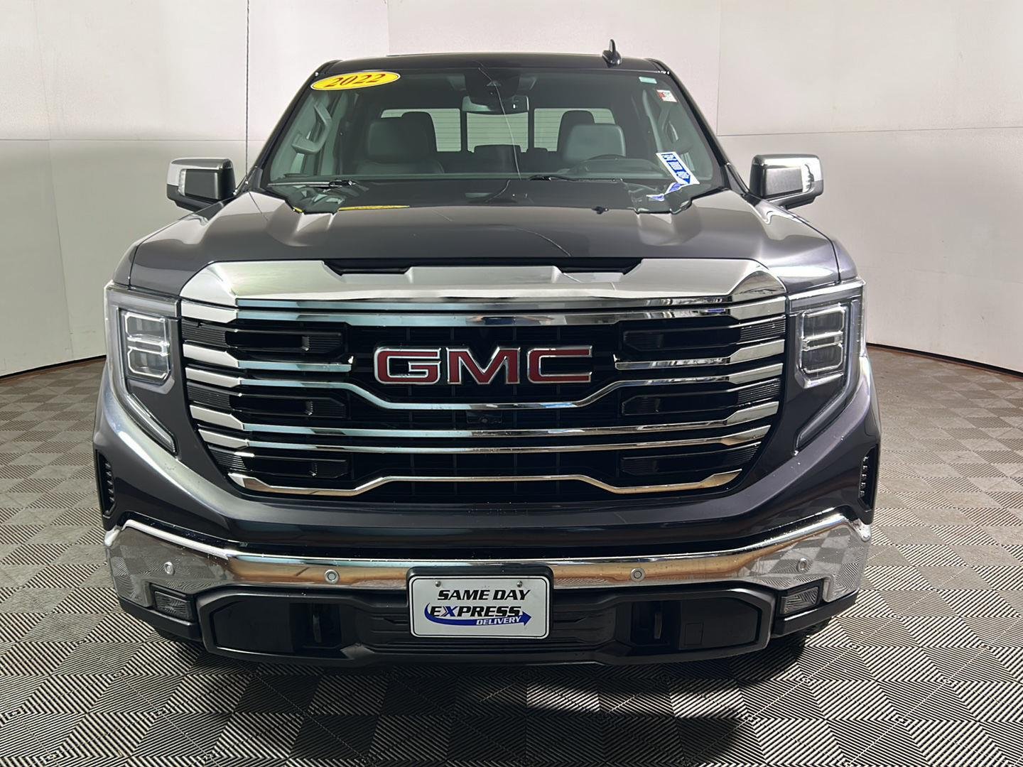 Used 2022 Titanium Rush Metallic GMC SLT image 12