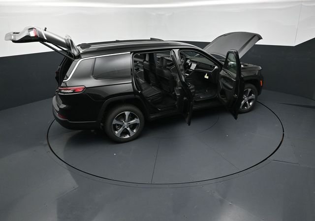 New 2026 Diamond Black Crystal Pearl-Coat Exterior Paint Jeep Limited image 30