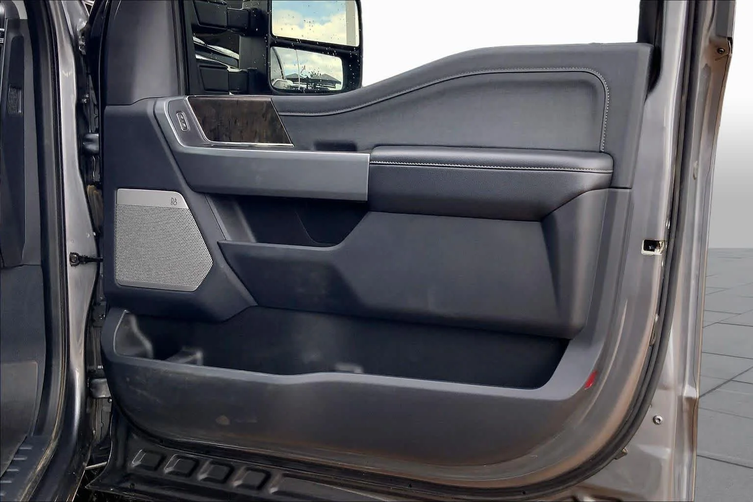 Used 2024 Carbonized Gray Metallic Ford LARIAT image 21