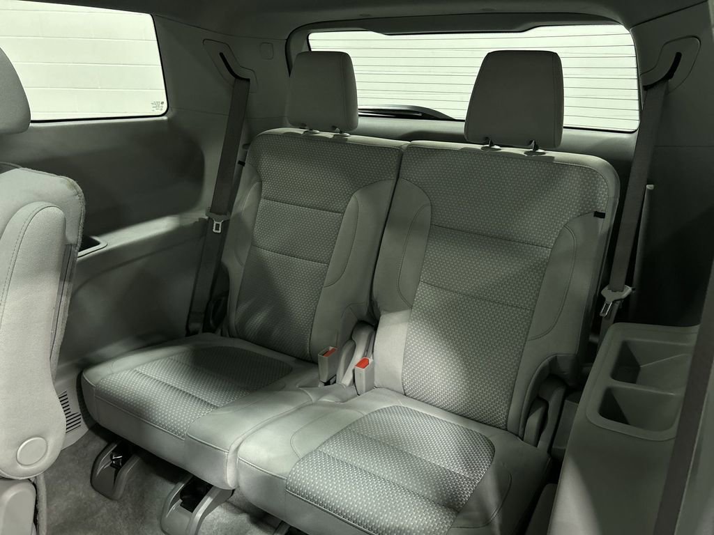 Used 2023 Light Stone Metallic GMC SLE image 25