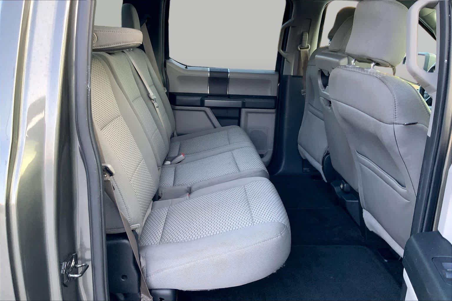 Used 2016 Magnetic Metallic Ford XLT image 18