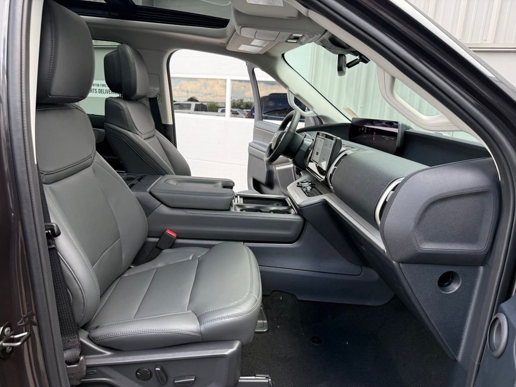 New 2027 Dark Matter Gray Metallic Ford Active image 18