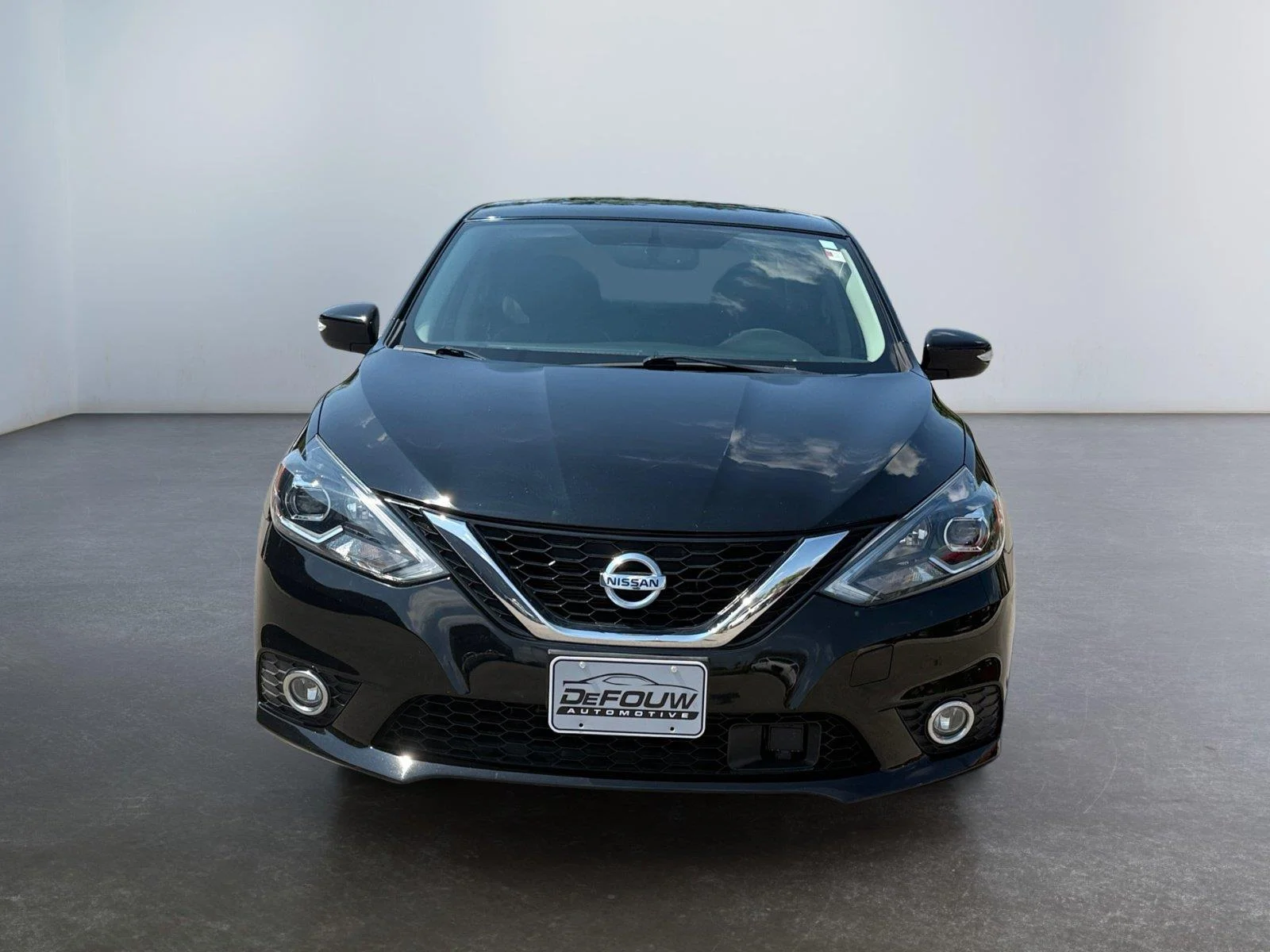 Used 2018 Super Black Nissan SL image 8