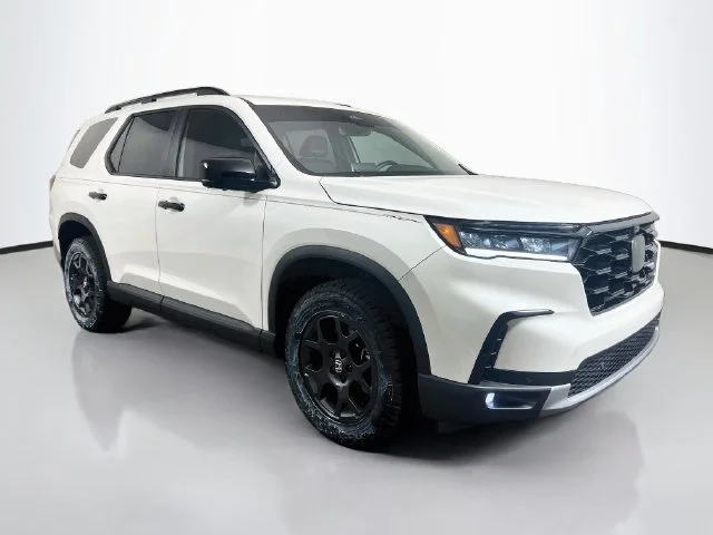 Certified Used 2025 Platinum White Pearl Honda TrailSport image 22