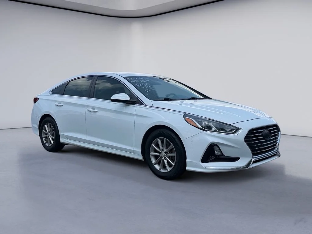 Used 2018 Quartz White Pearl Hyundai SE image 7