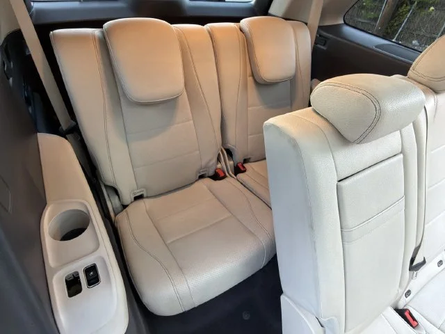 Used 2020 Gray Mercedes-Benz 4MATIC® image 28