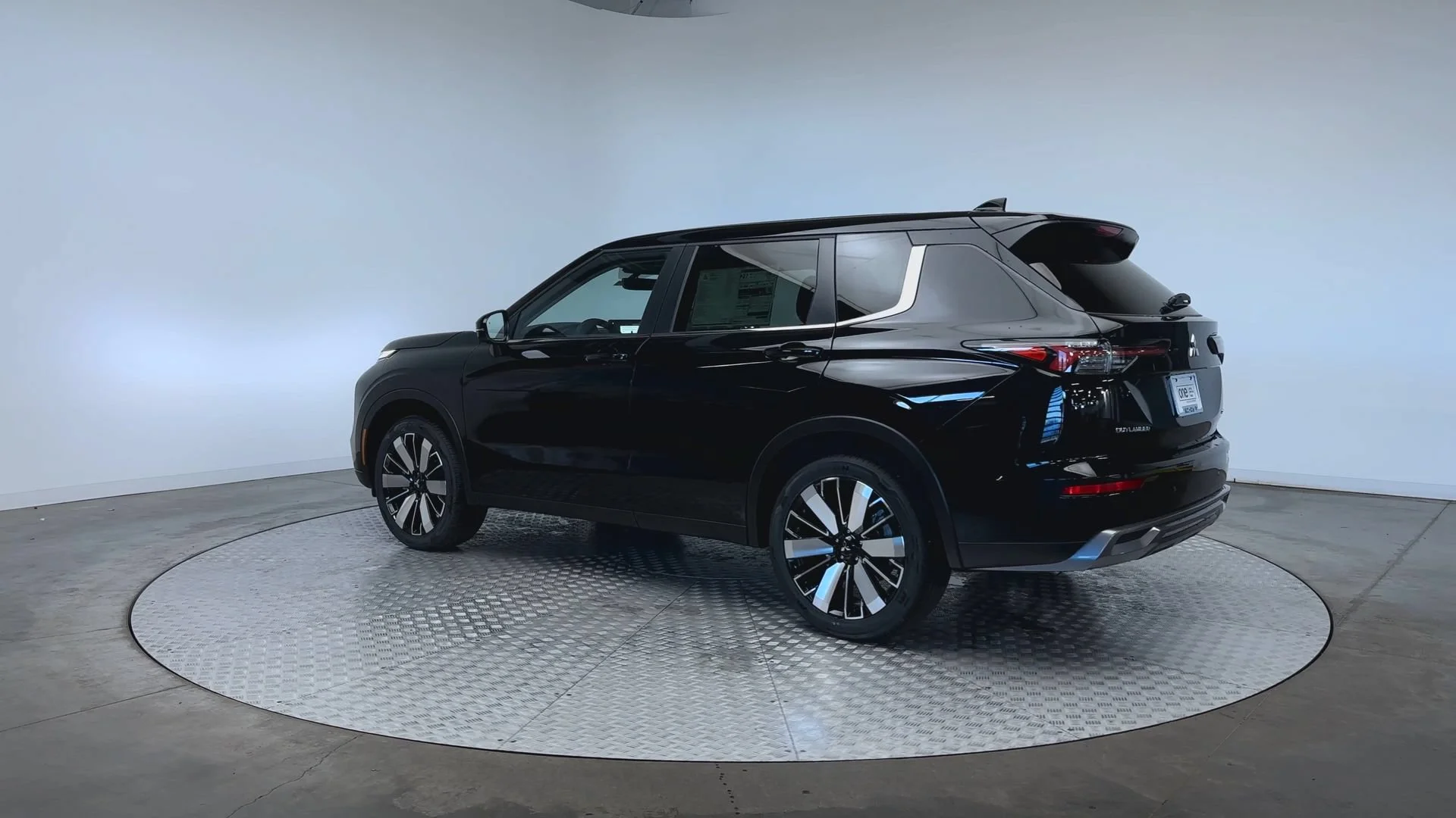New 2026 Labrador Black Pearl Mitsubishi SE image 6