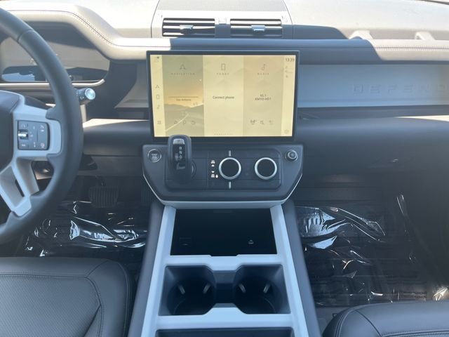 New 2026 Santorini Black Land Rover X-Dynamic SE image 15