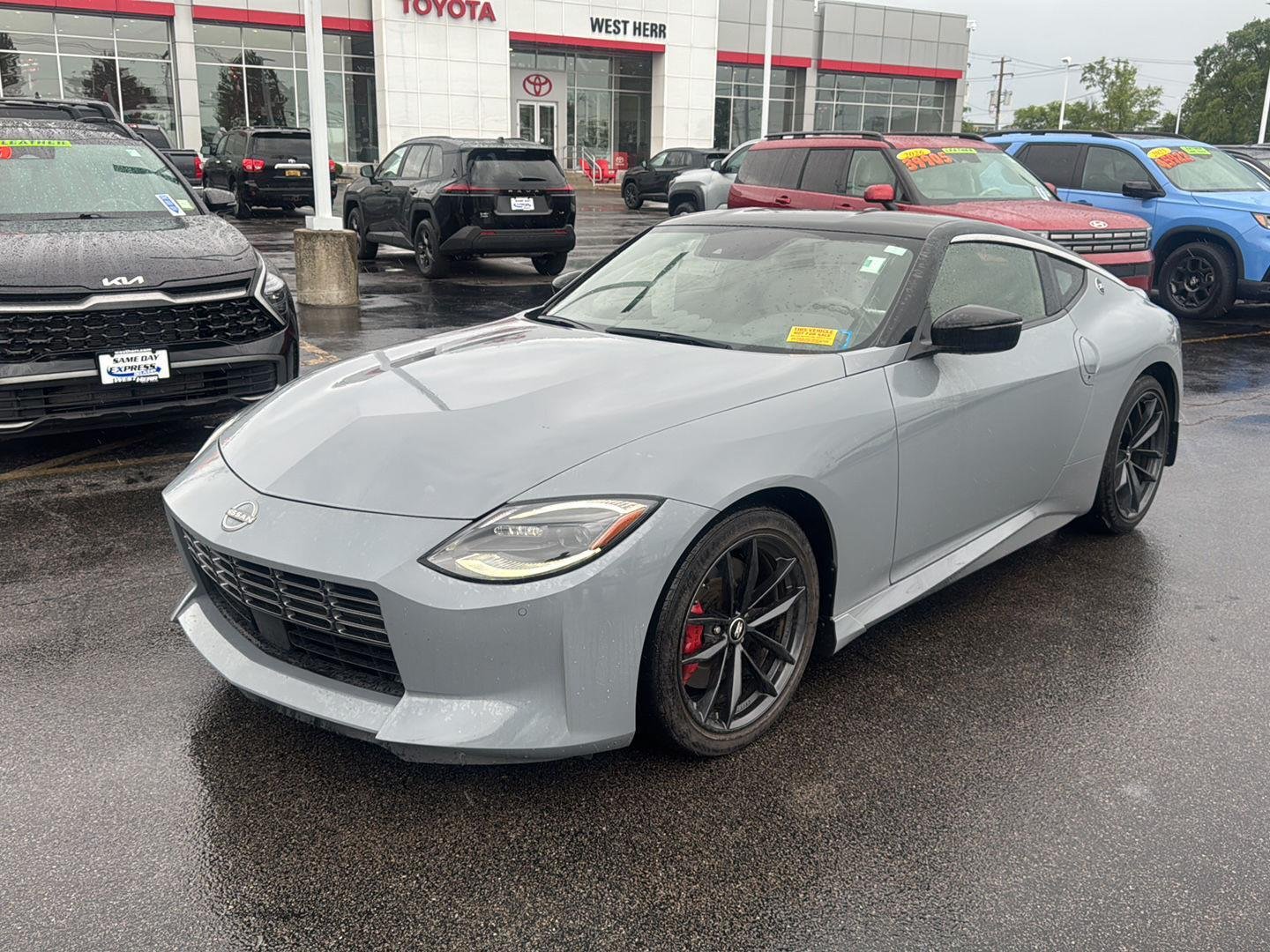 Used 2024 Boulder Gray/Super Black Nissan Performance image 3