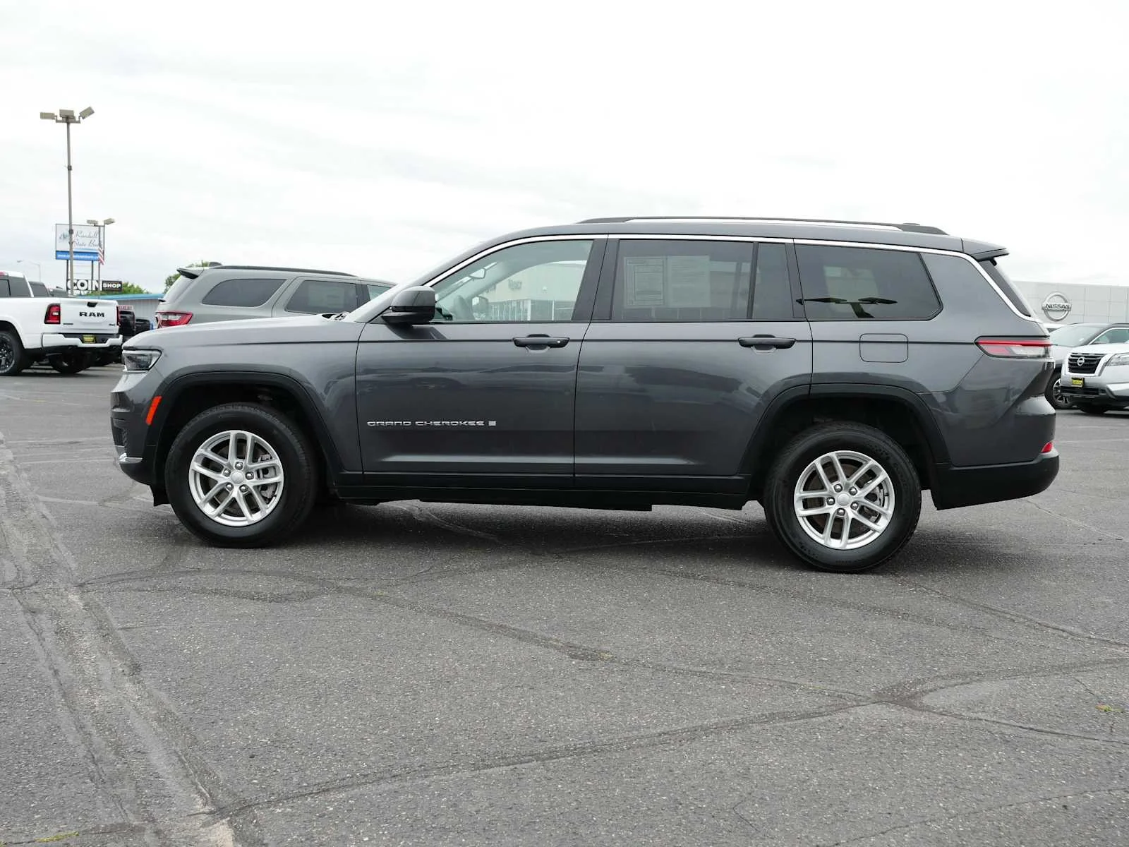Used 2023 Baltic Gray Metallic Clearcoat Jeep Laredo image 4