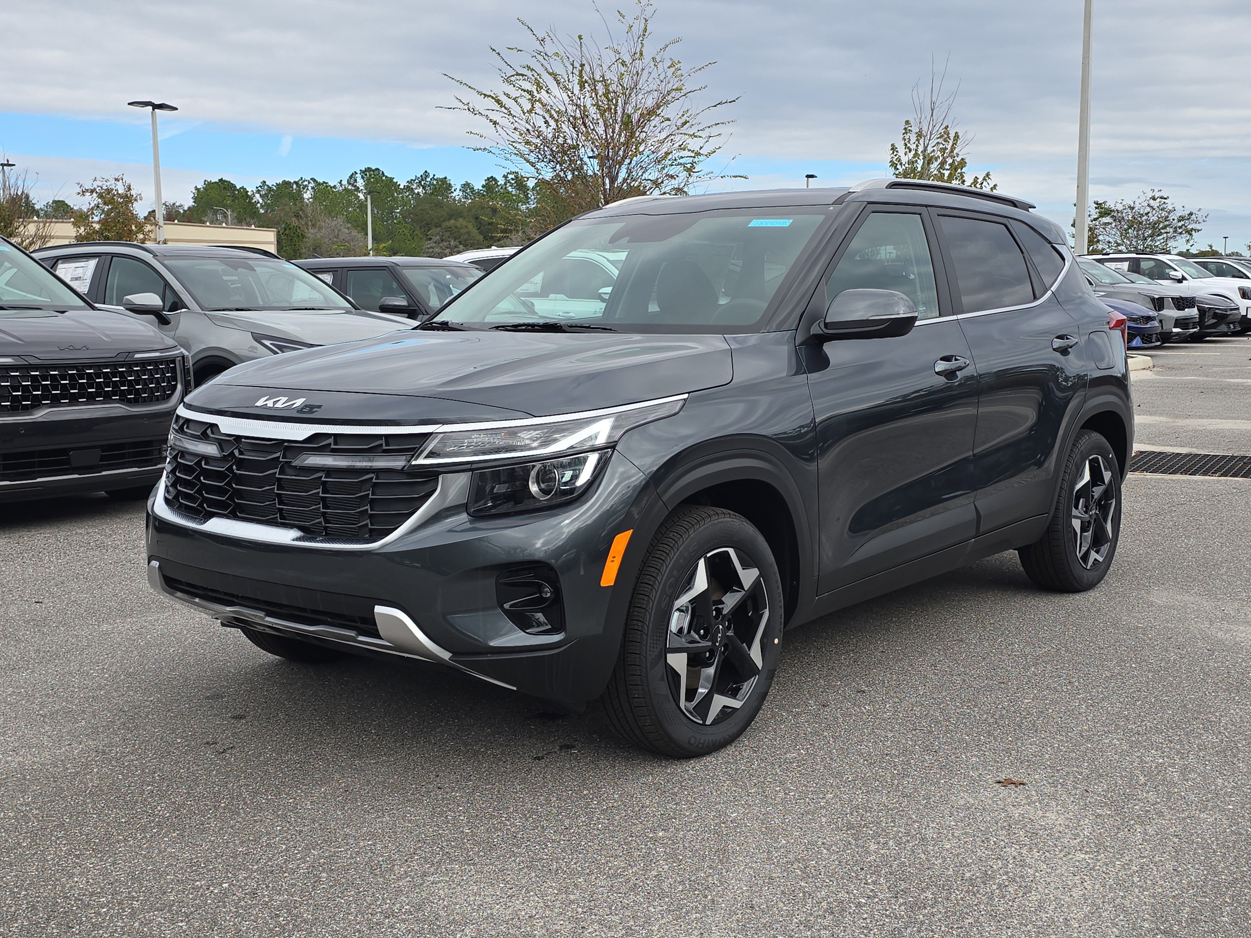 New 2026 Gravity Gray Kia EX image 4