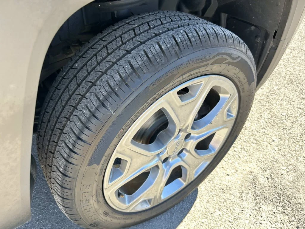 Used 2020 Gray Jeep Limited image 31