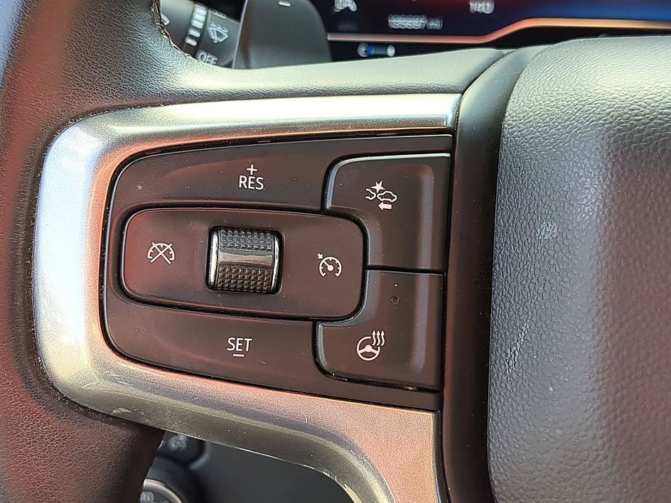 Used 2025 Summit White Chevrolet RST image 17