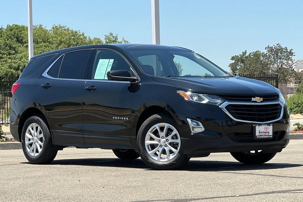 Used 2020 Chevrolet Equinox LT with VIN 2GNAXUEV0L6235643 for sale in Hanford, CA