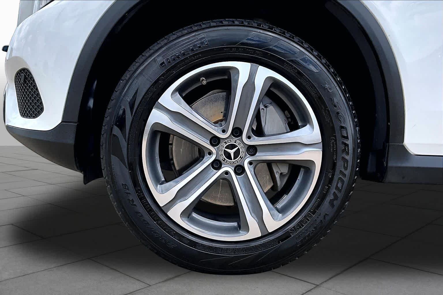 Used 2018 Polar White Mercedes-Benz GLC 300 image 11