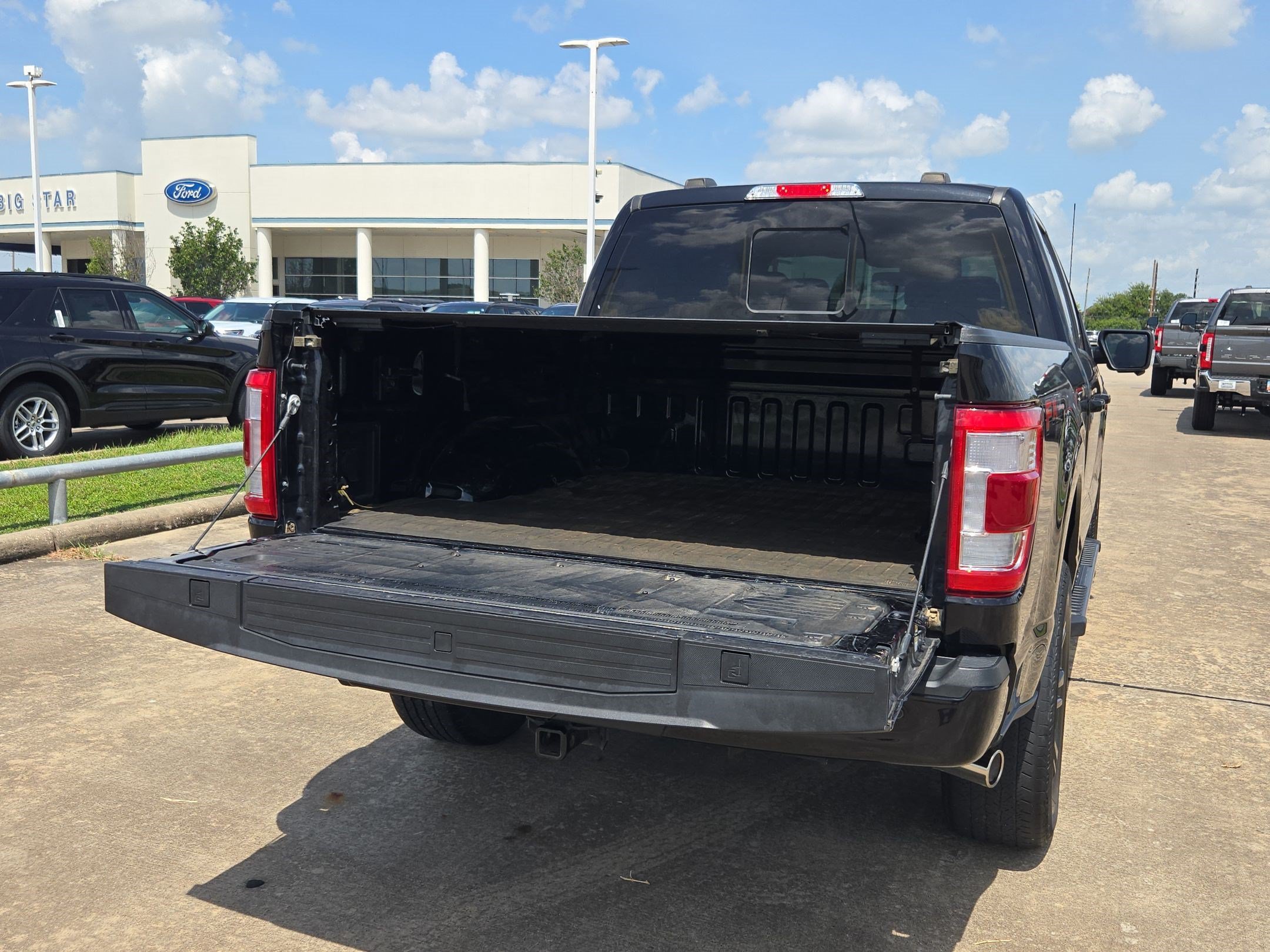 Used 2023 Agate Black Metallic Ford Lariat image 27