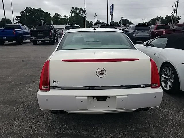 Used 2006 White Cadillac Base image 22