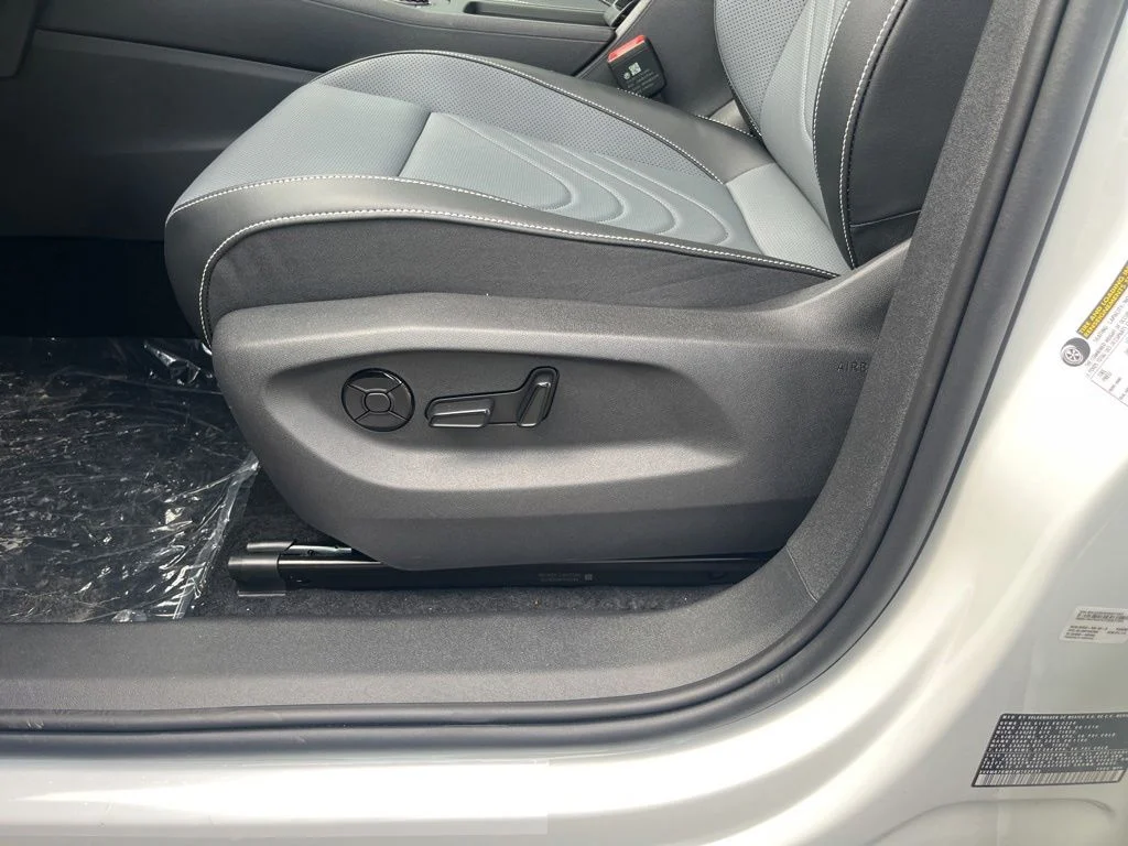 New 2026 White Volkswagen 2.0T SE image 18