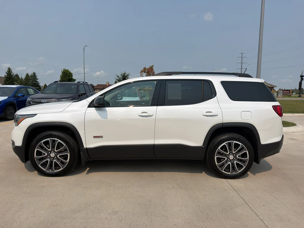 Used 2018 White Frost Tricoat GMC SLT image 1