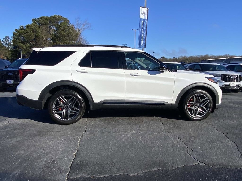 2026 Ford Explorer ST - Photo 2
