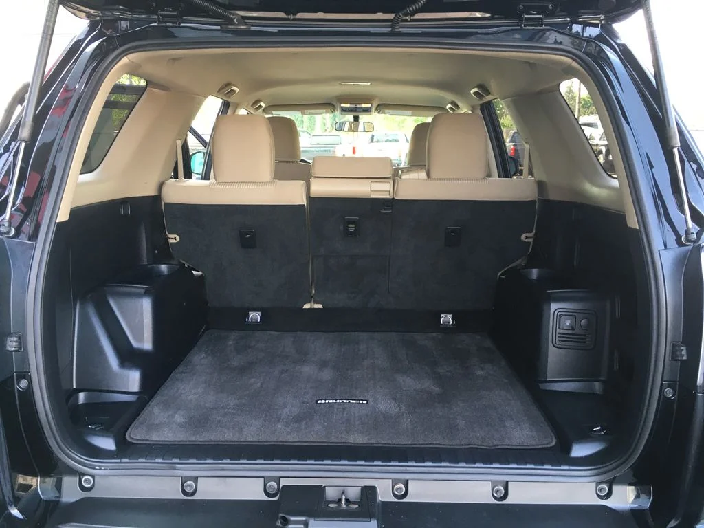 Used 2018 Black Toyota SR5 image 31