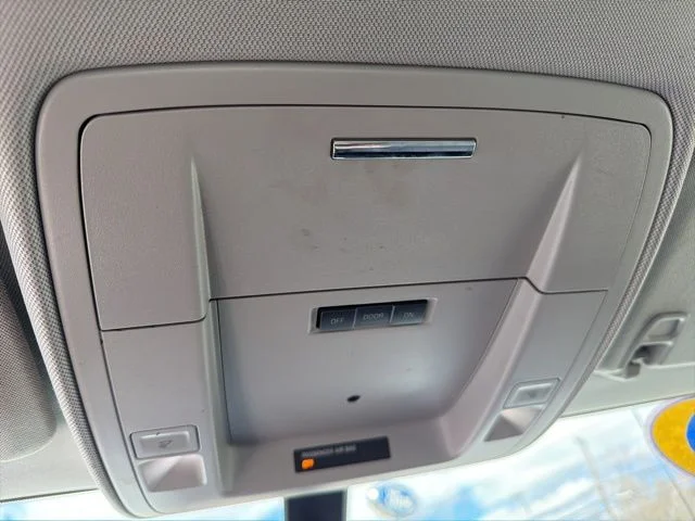 Used 2019 White Chevrolet Silverado Custom image 15