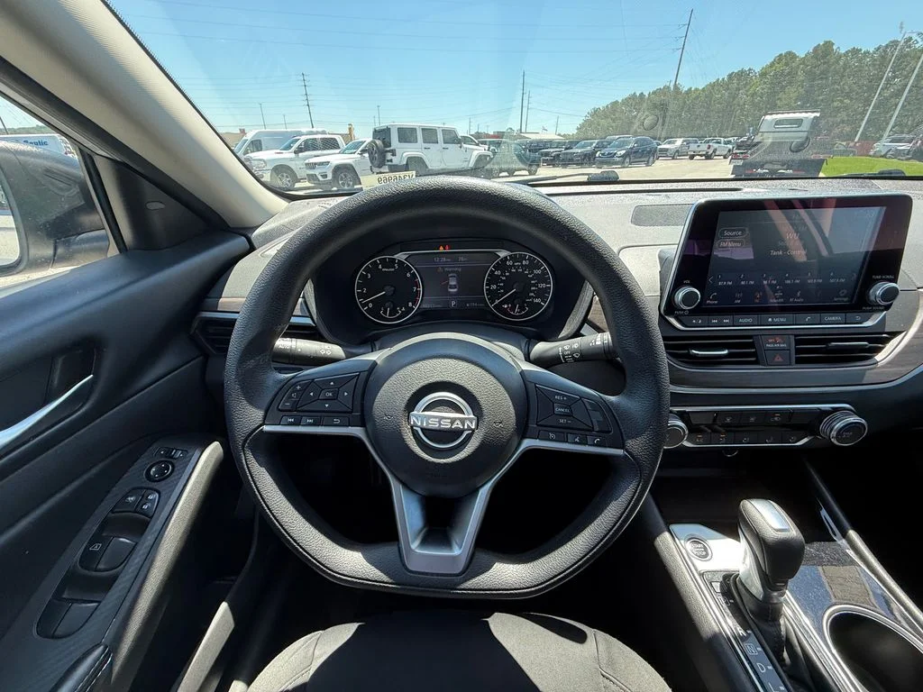 Used 2024 Silver Nissan 2.5 SV image 9