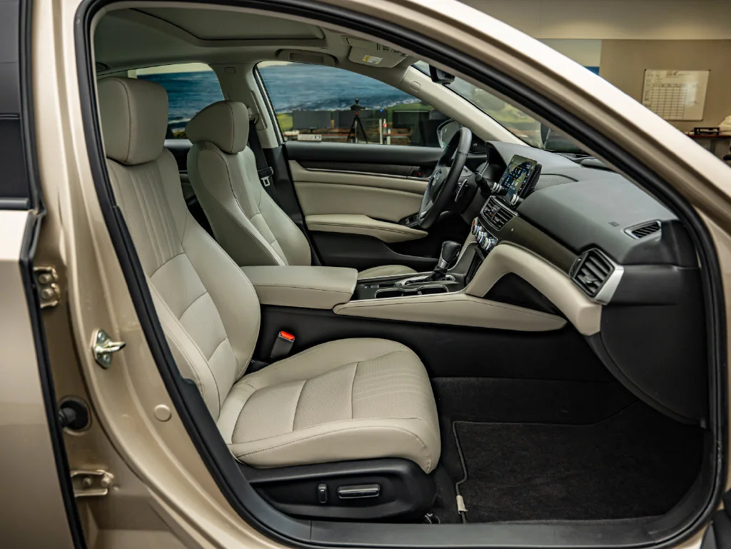 Used 2018 Gold Honda Touring image 35